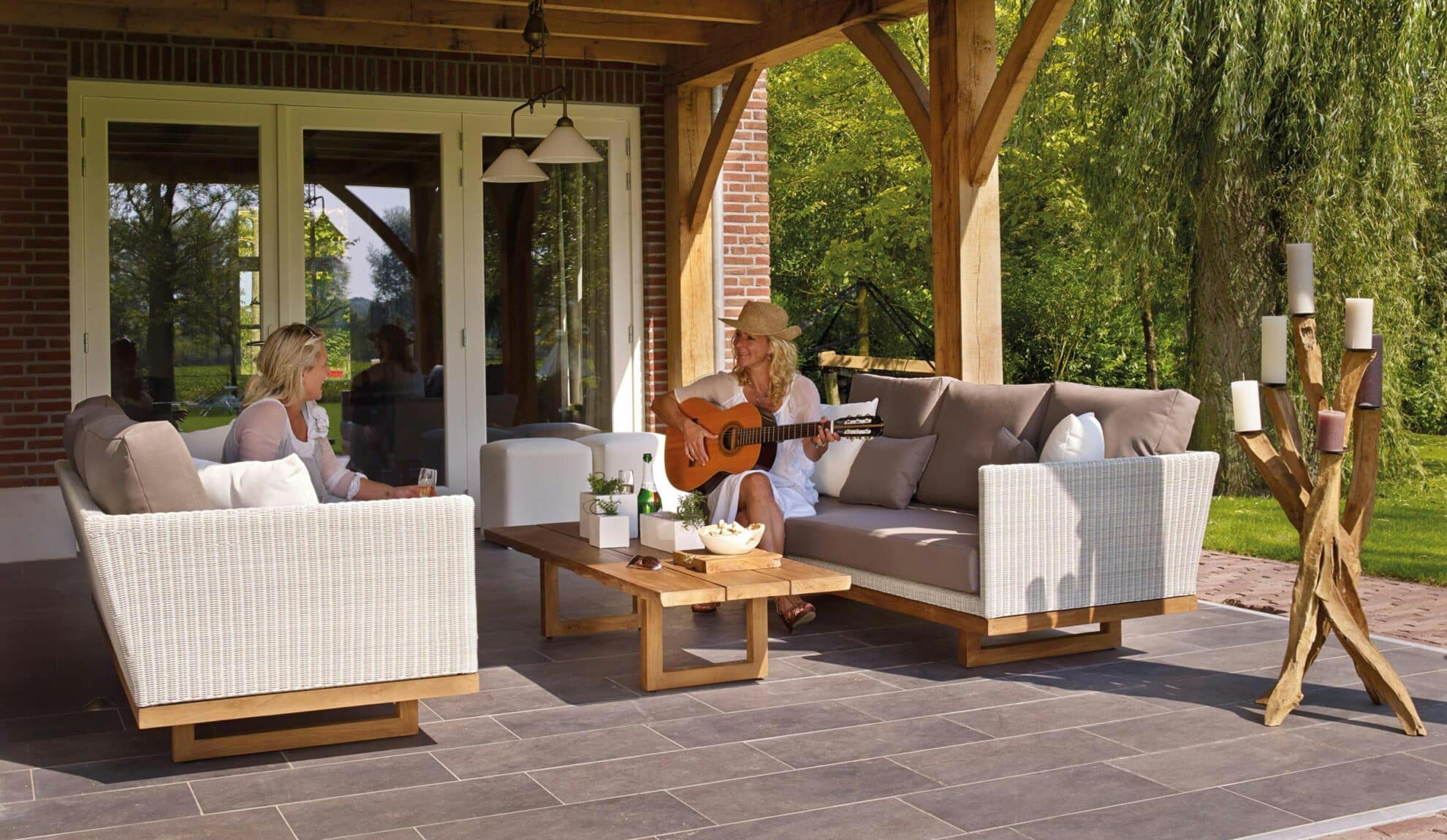 Designing a Seamless Indoor-Outdoor Home Experience in Minnesota